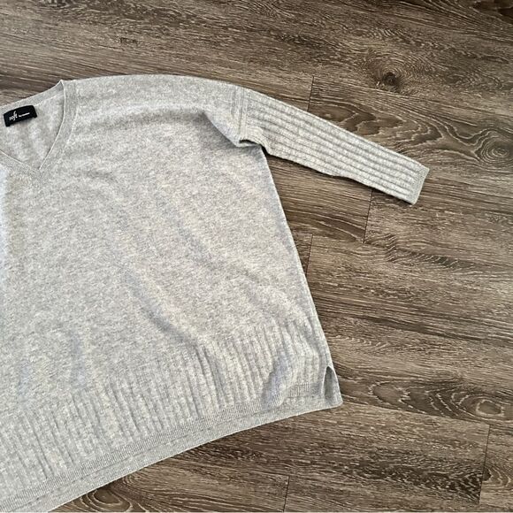 Soft by Naadam 100% Cashmere V-Neck Boyfriend Pullover - Picture 4 of 8